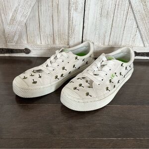 Cariuma Earth Day Shoe Sustainable Sneaker Limited Edition White Canvas‎ Vegan 8